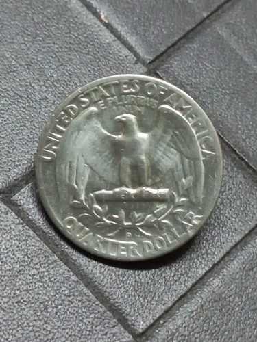Spilla quarto - quarto, di